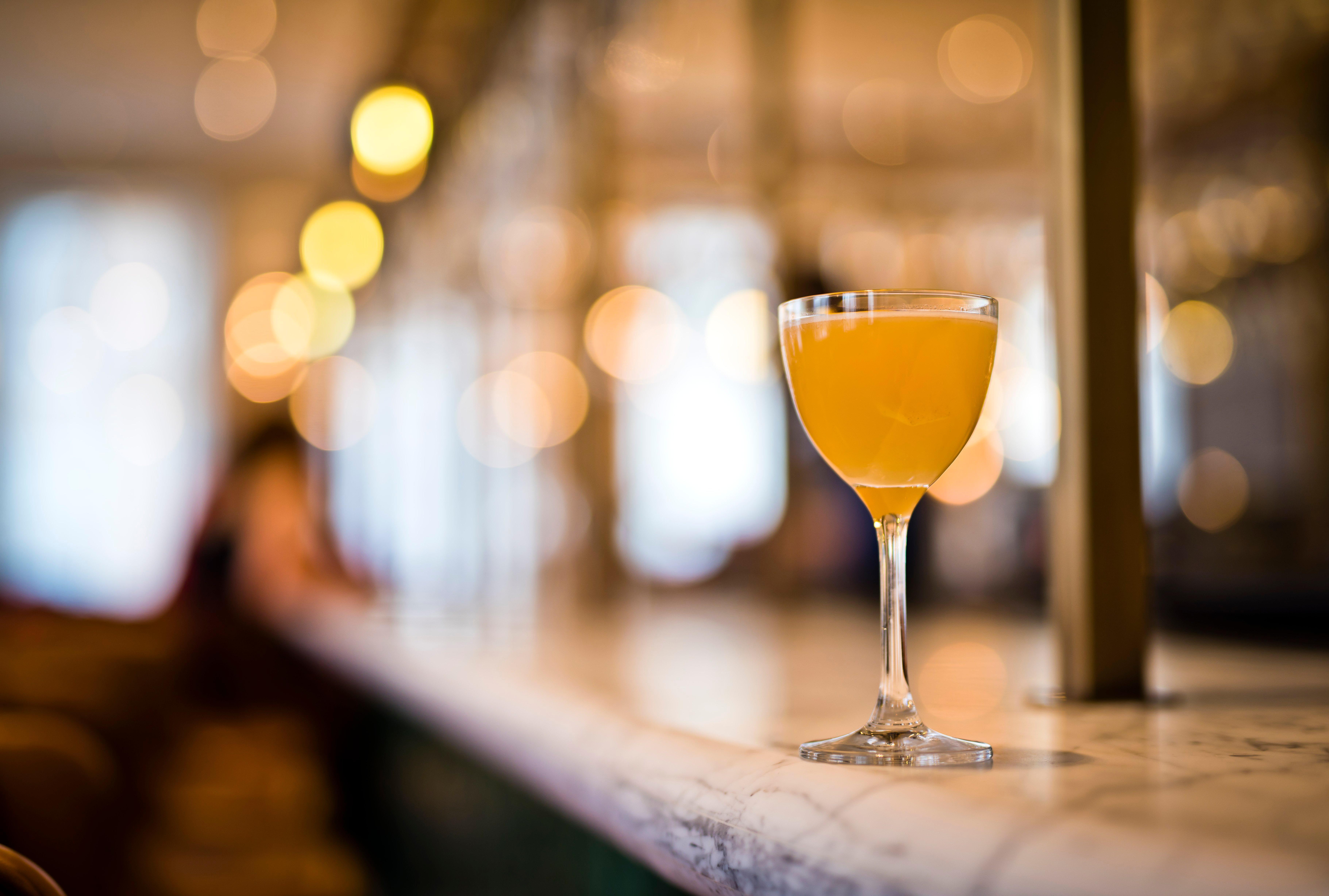 Kimpton Blythswood Square Hotel & Spa By Ihg Глазго Екстер'єр фото A glass of orange wine