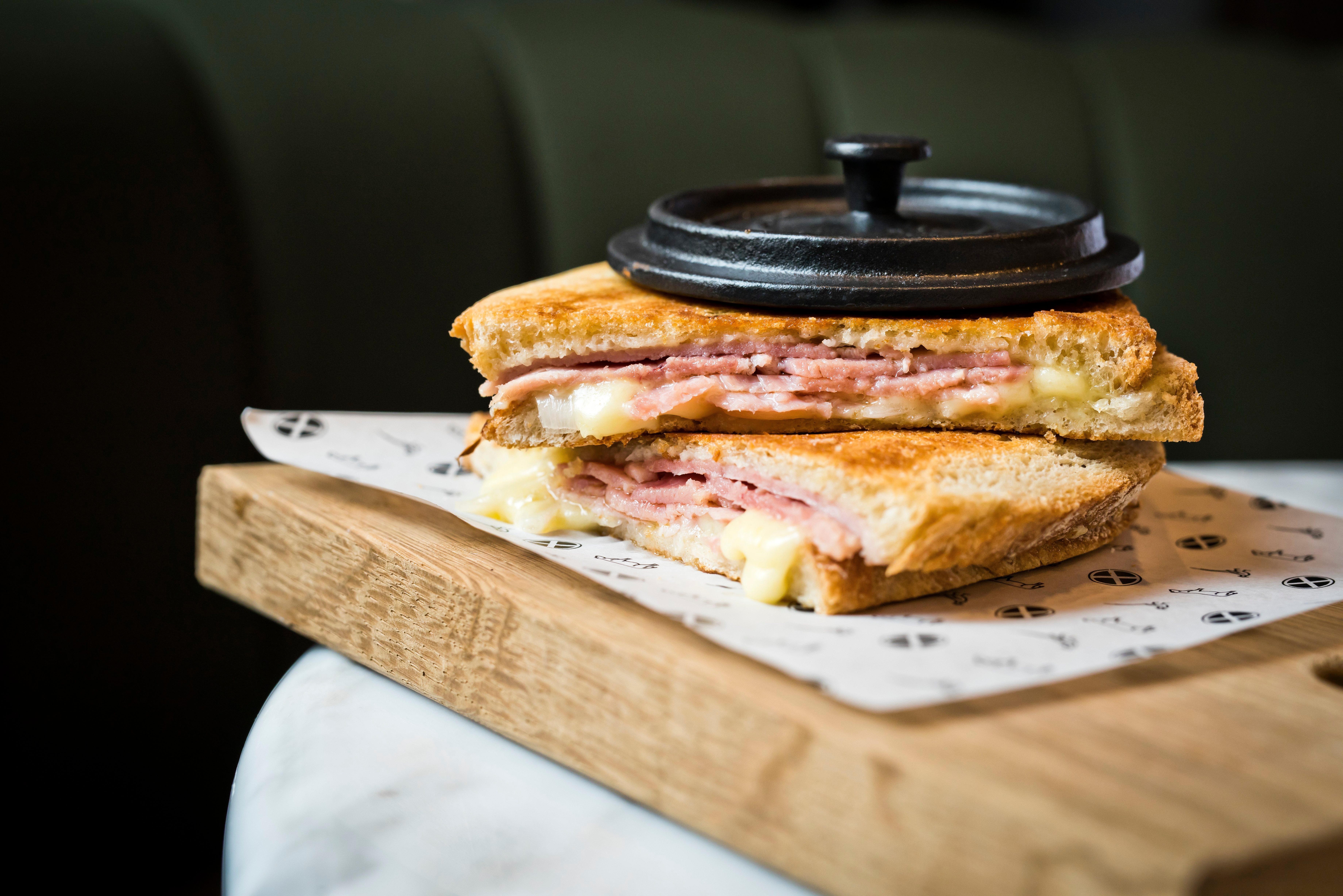 Kimpton Blythswood Square Hotel & Spa By Ihg Глазго Екстер'єр фото A ham and cheese sandwich